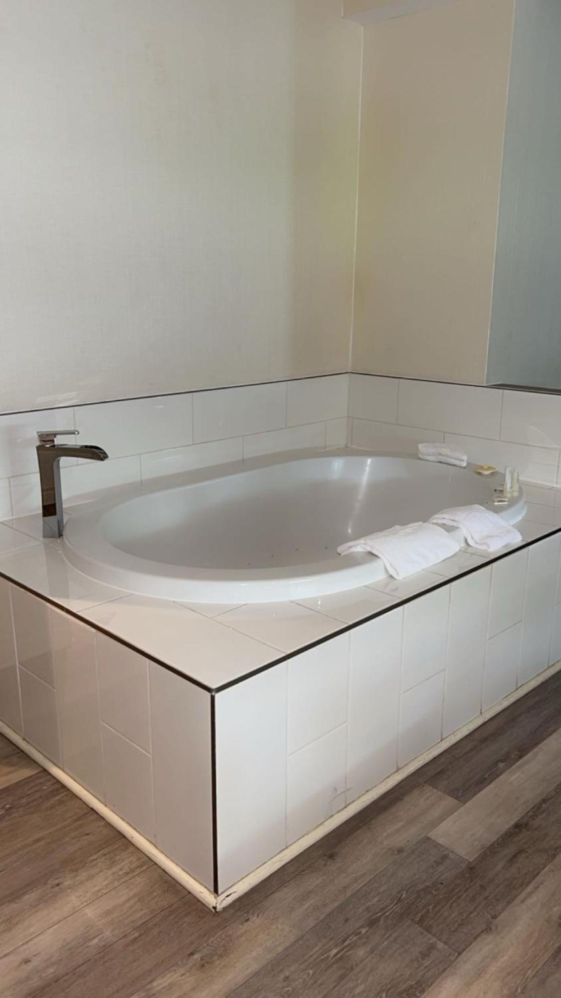 Hotel Newstar มอนทรีอัล ภายนอก รูปภาพ