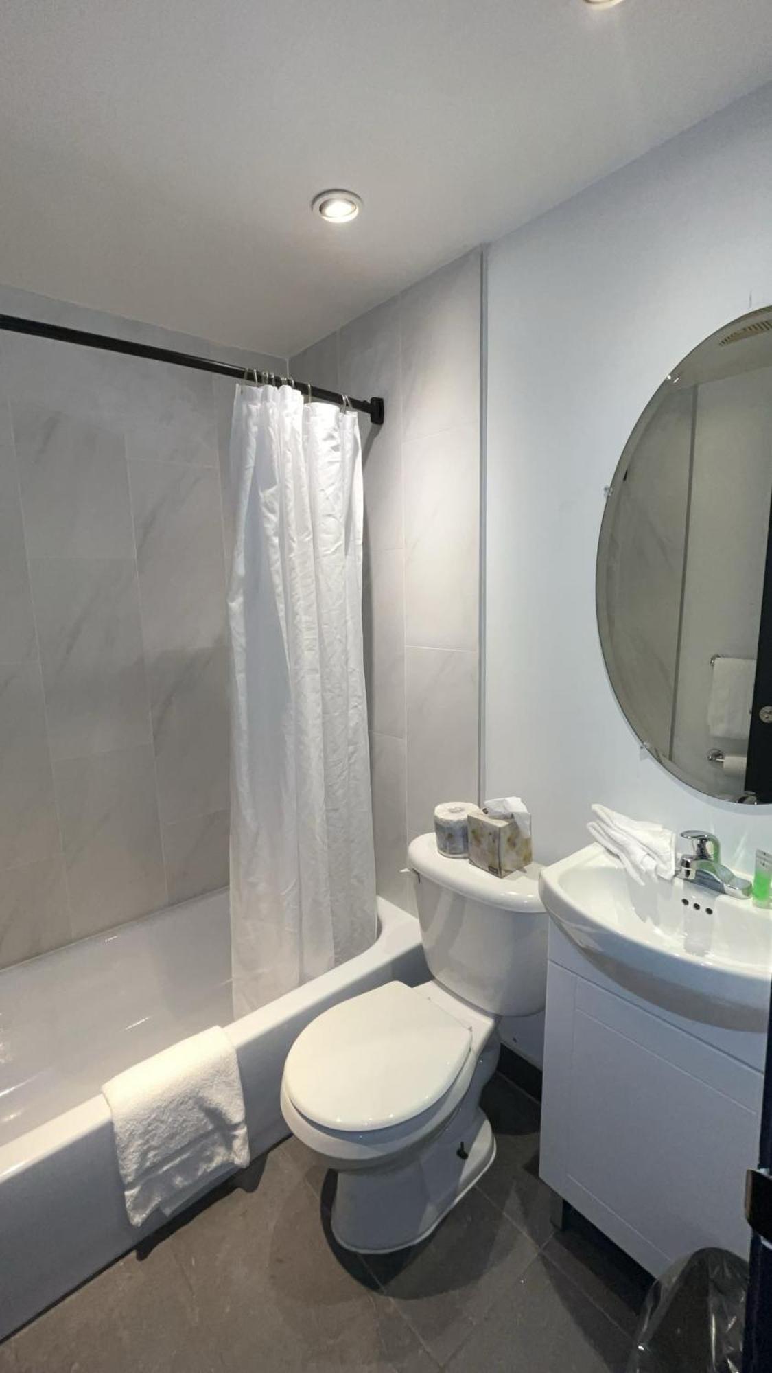 Hotel Newstar มอนทรีอัล ภายนอก รูปภาพ