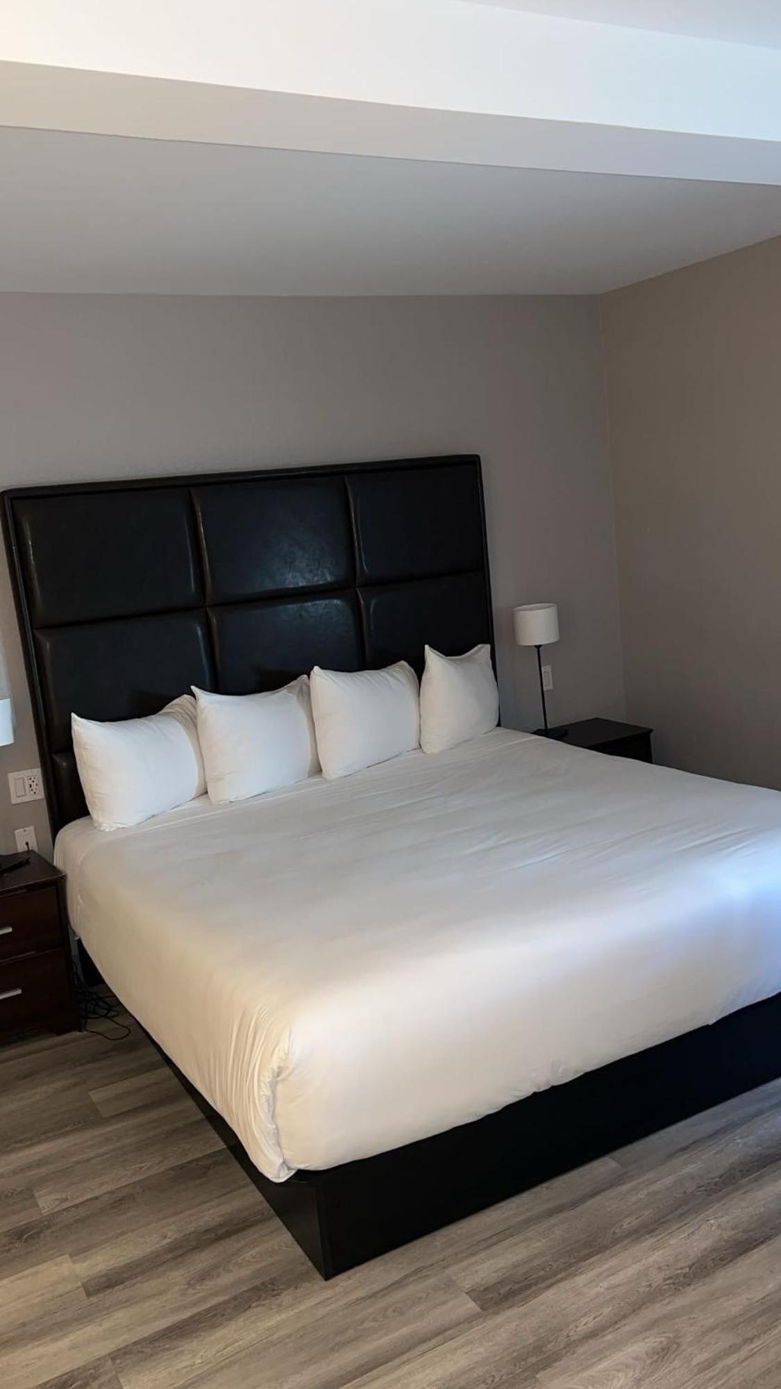 Hotel Newstar มอนทรีอัล ภายนอก รูปภาพ